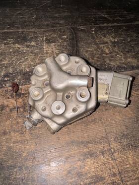 101-105 Bosch 438 Used Vw Audi 101 006 Fuel Distributor 101-105 Bosch 438 Used Vw Audi 101 006 Fuel Distributor