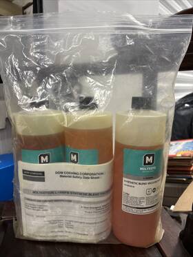 L-1668fm Dow Corning Pack Of 3 Molykote Synthetic Blend Vacuum Pump Oil 1 Liter Bottle Usa L-1668fm Dow Corning Pack Of 3 Molykote Synthetic Blend Vacuum Pump Oil 1 Liter Bottle Usa