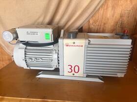 A374-15-981 Edwards E2m30 Rotary Vane Vacuum Pump Excellent Condition