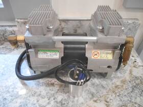 100rnd G&m Tech Oil-less Rocking Piston Pump 100 Lpm 110v 60hz Tested And Working 100rnd G&m Tech Oil-less Rocking Piston Pump 100 Lpm 110v 60hz Tested And Working