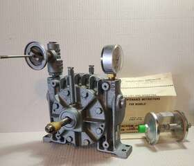 1065-p33 Gast 0979 Vacuum Pump With Oiler 10ft Tall 1065-p33 Gast 0979 Vacuum Pump With Oiler 10ft Tall