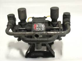 220-663 Graco Glutton Bellows Pneumatic Piston Pump 4 1 Ratio Cos Dmg Used