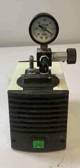 Kt.45p Knf Un86 115v Laboport Neuberger Vacuum Pump Black And White Inch I5c