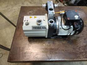 140042 Leybold Trivac D10e Rotary Vane Vacuum Pump