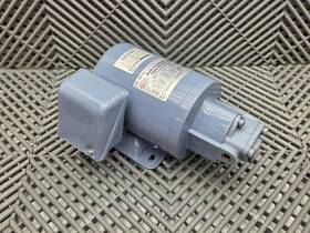 Top-1me100-11ma Nippon Trochoid Pump / 3-phase Induction Motor Eelq-8t