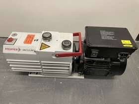 712d Pfeiffer D62 Duo 10 Vacuum Pump Works. Never In Service. Pk