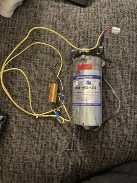 8001-053-210 Shurflo Electric Diaphragm Pump 1.8 Gpm 5.5 Max Pressure