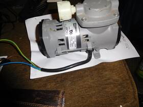107ccd18 Thomas Compressor/vacuum Pump Tested Works Great 220/230 V