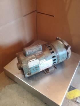 B-173166-20 Thomas Vacuum Pump Poor Condition B-173166-20 Thomas Vacuum Pump Poor Condition