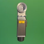 Vat 01034-KE11-0002 Mini Uhv Gate Valve Amat. Fixed Price $199.00.