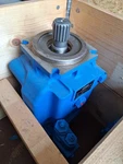Vickers PVH098R03AJ30B252000001AD1BH010A Hydraulic Piston Pump 02-328239. Fixed Price $3100.00.